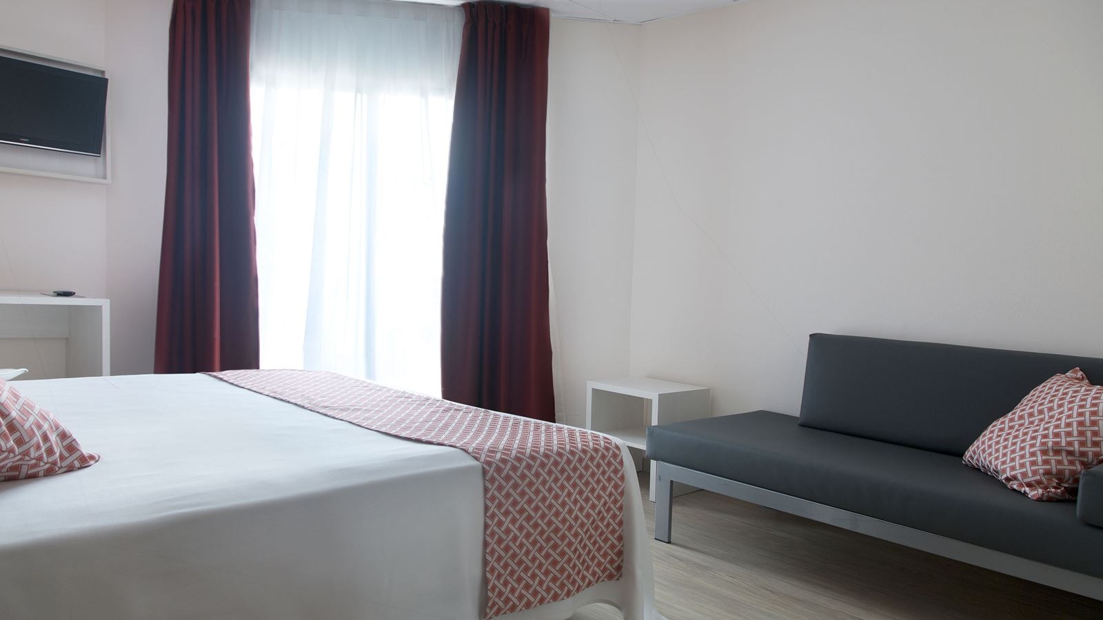 rooms-room-standard-balcony