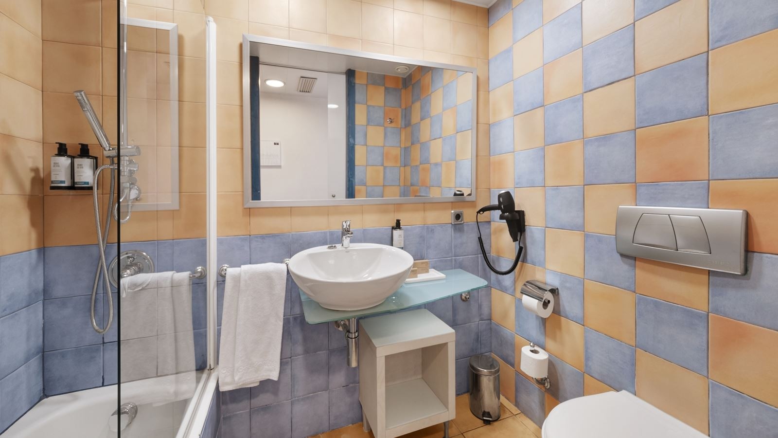 rooms-double-room-balcony-or-terrace