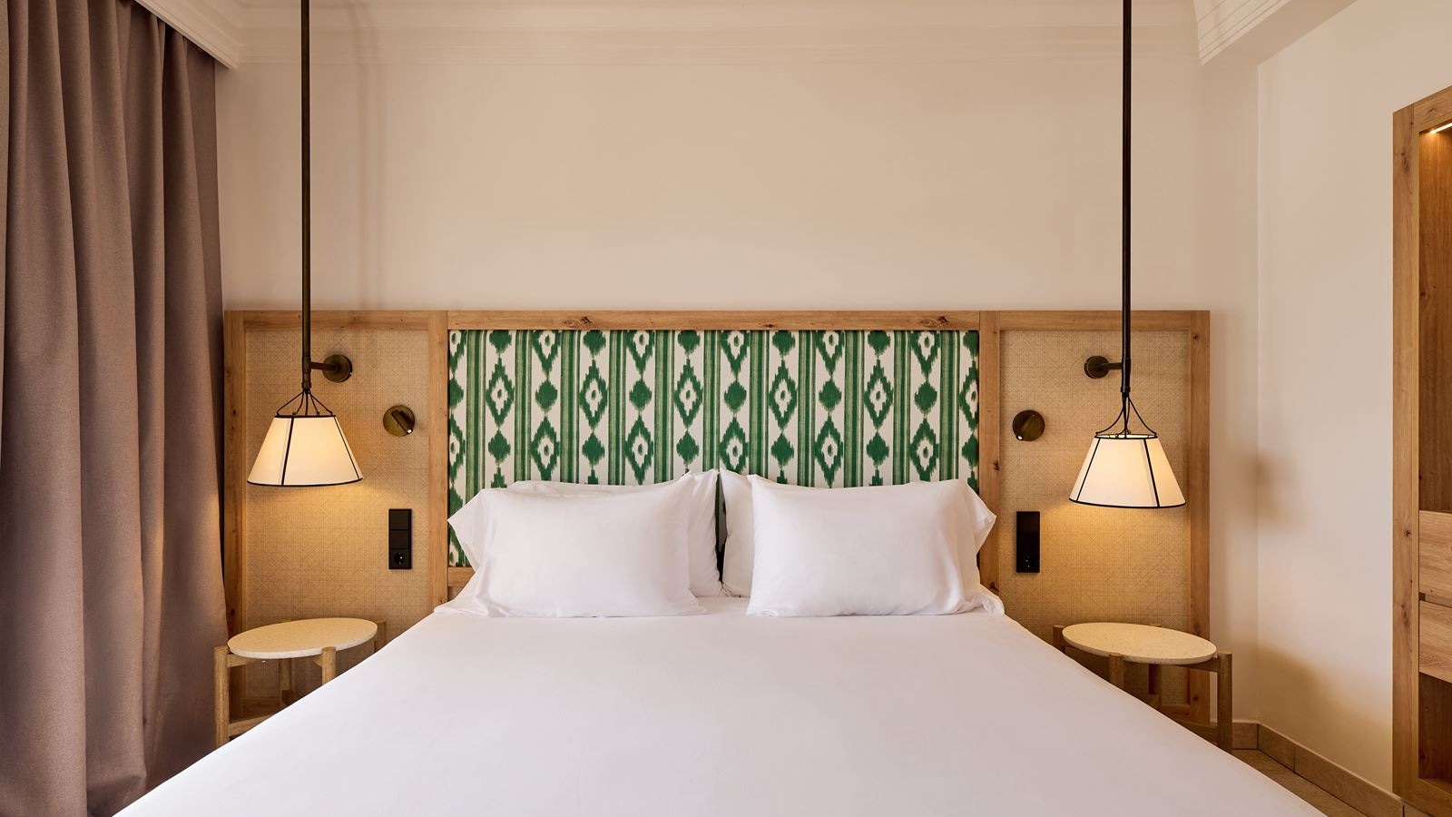 rooms-double-deluxe-1-king-bed-balcony-or-terrace