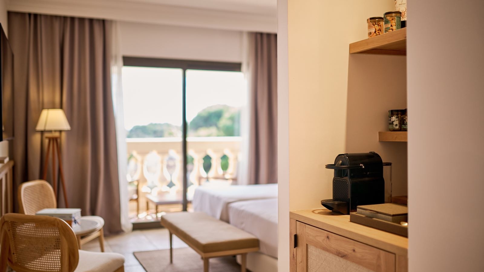 rooms-double-deluxe-2-twin-beds-balcony-or-terrace