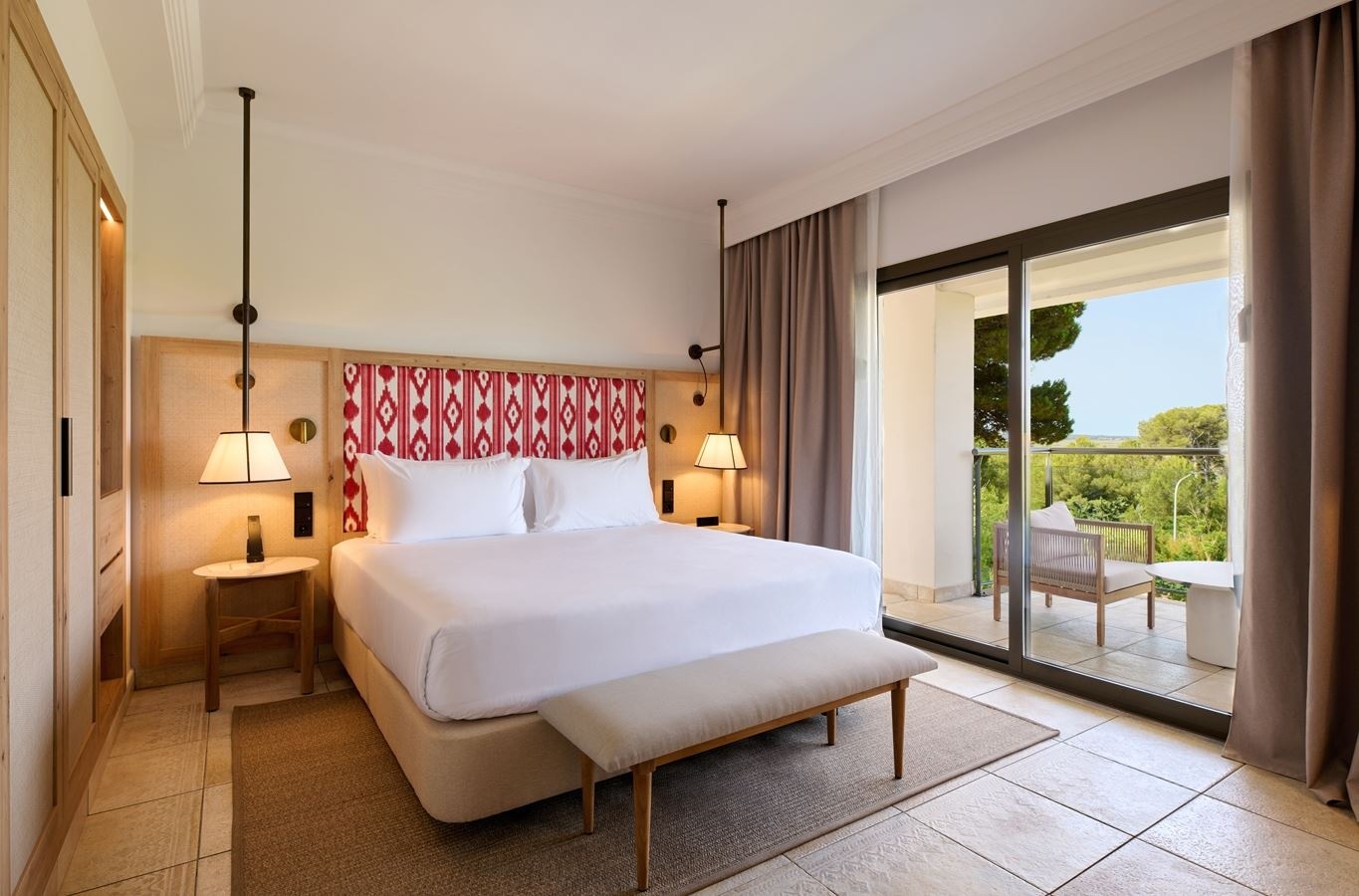 rooms-1-bedroom-suite-balcony-or-terrace