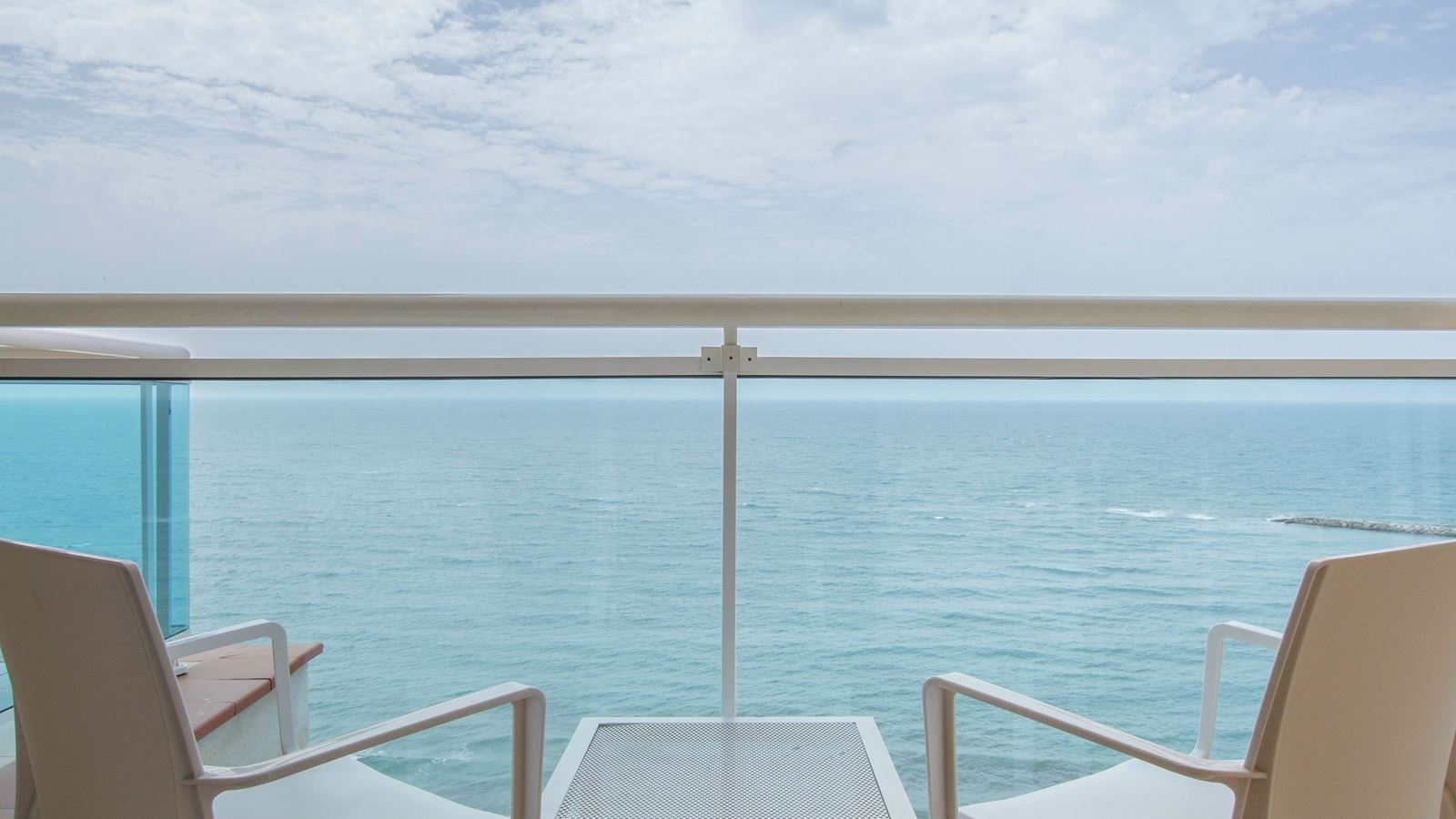 rooms-superior-frontal-sea-view