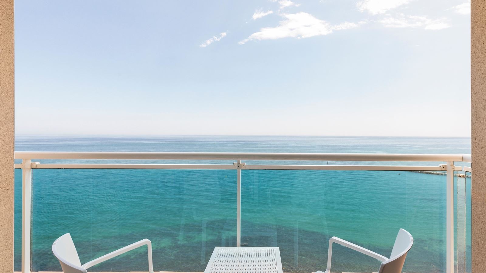 rooms-superior-frontal-sea-view