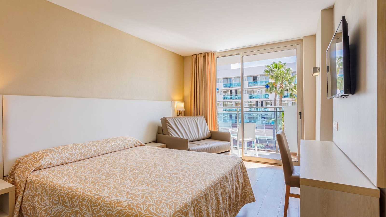 rooms-double-standard-room-balcony-or-terrace