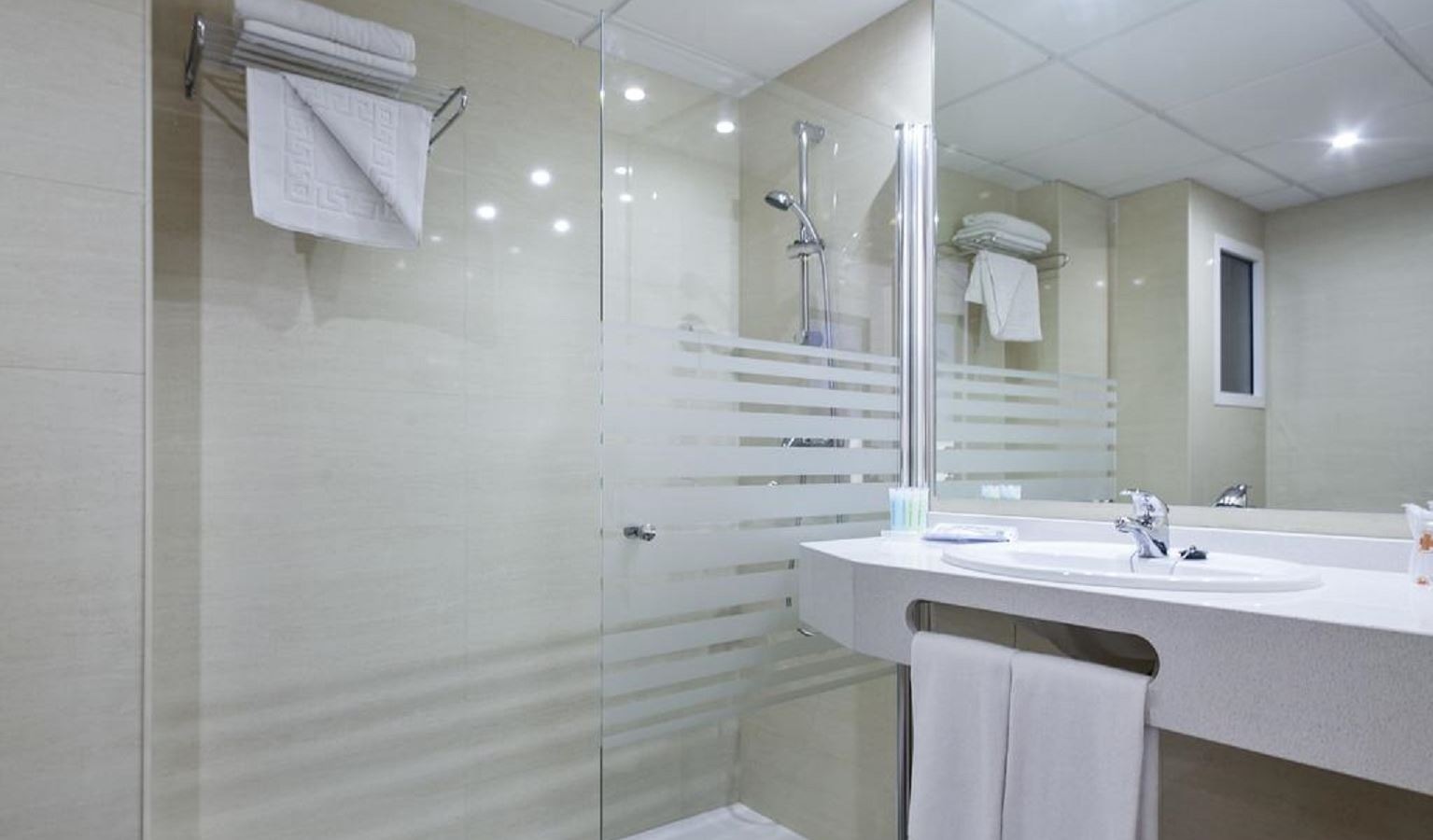 rooms-singleuse-balcony-or-terrace