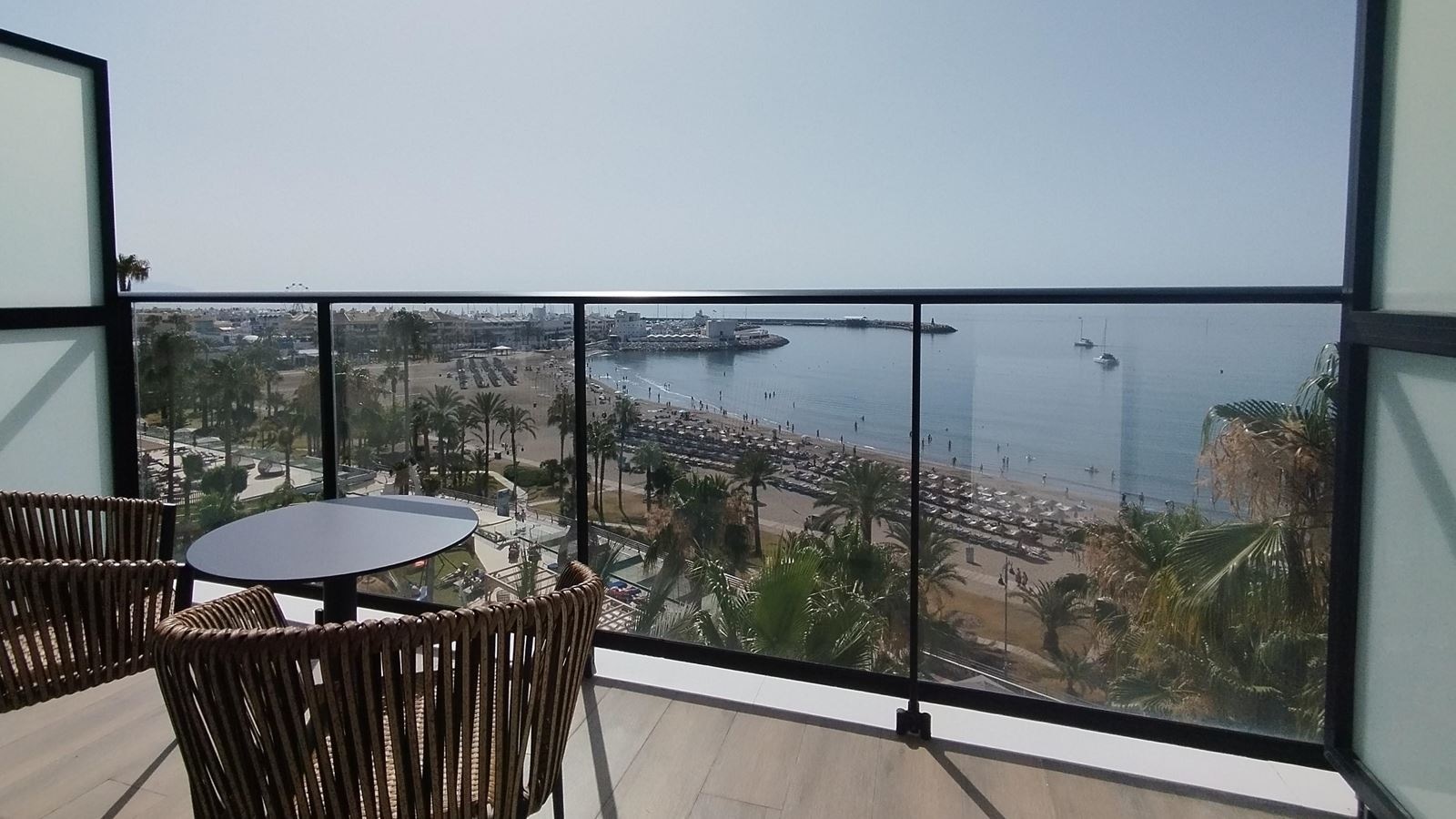 rooms-premium-room-front--sea-view