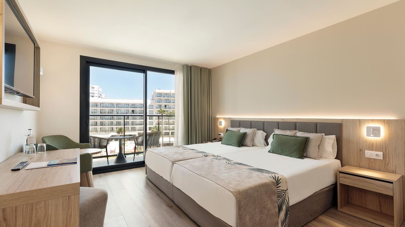 rooms-superior-pool-view-and-sea-side