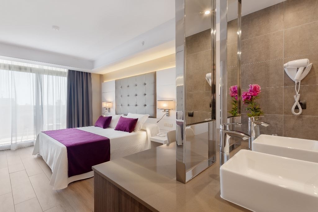 rooms-superior-balcony-or-terrace