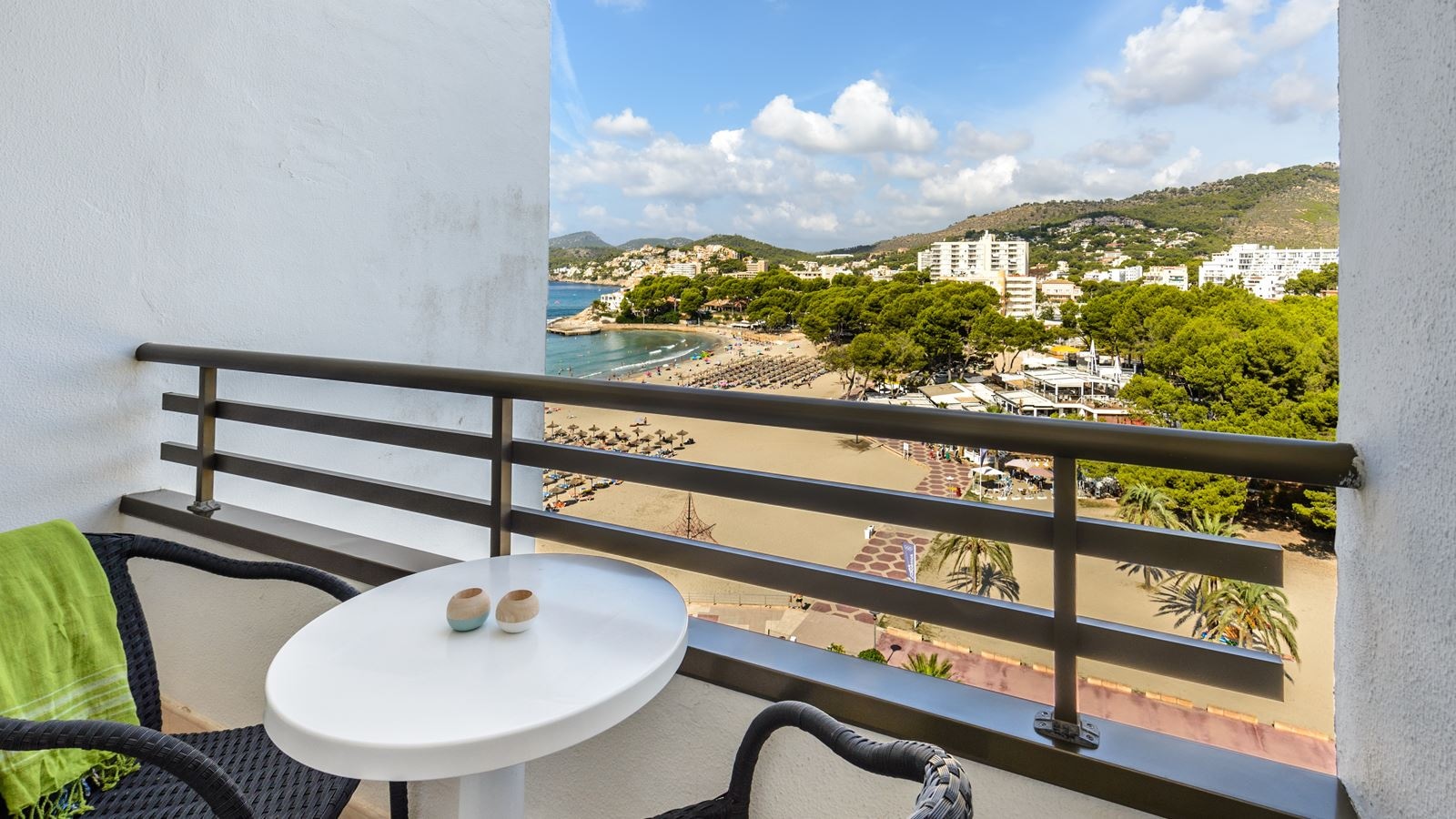 rooms-twin-lateral-sea-view-balcony