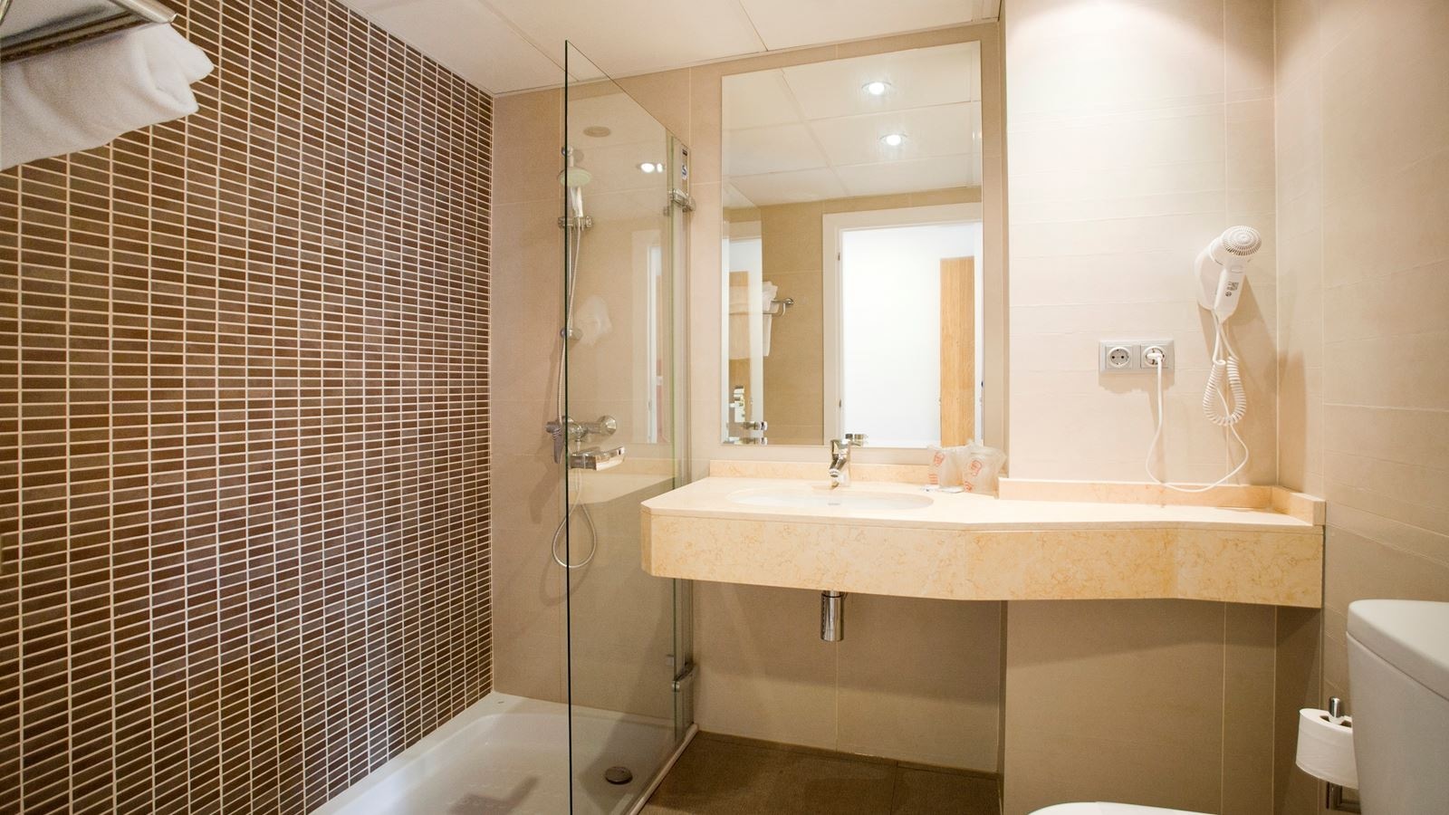 rooms-twin-sea-view-balcony