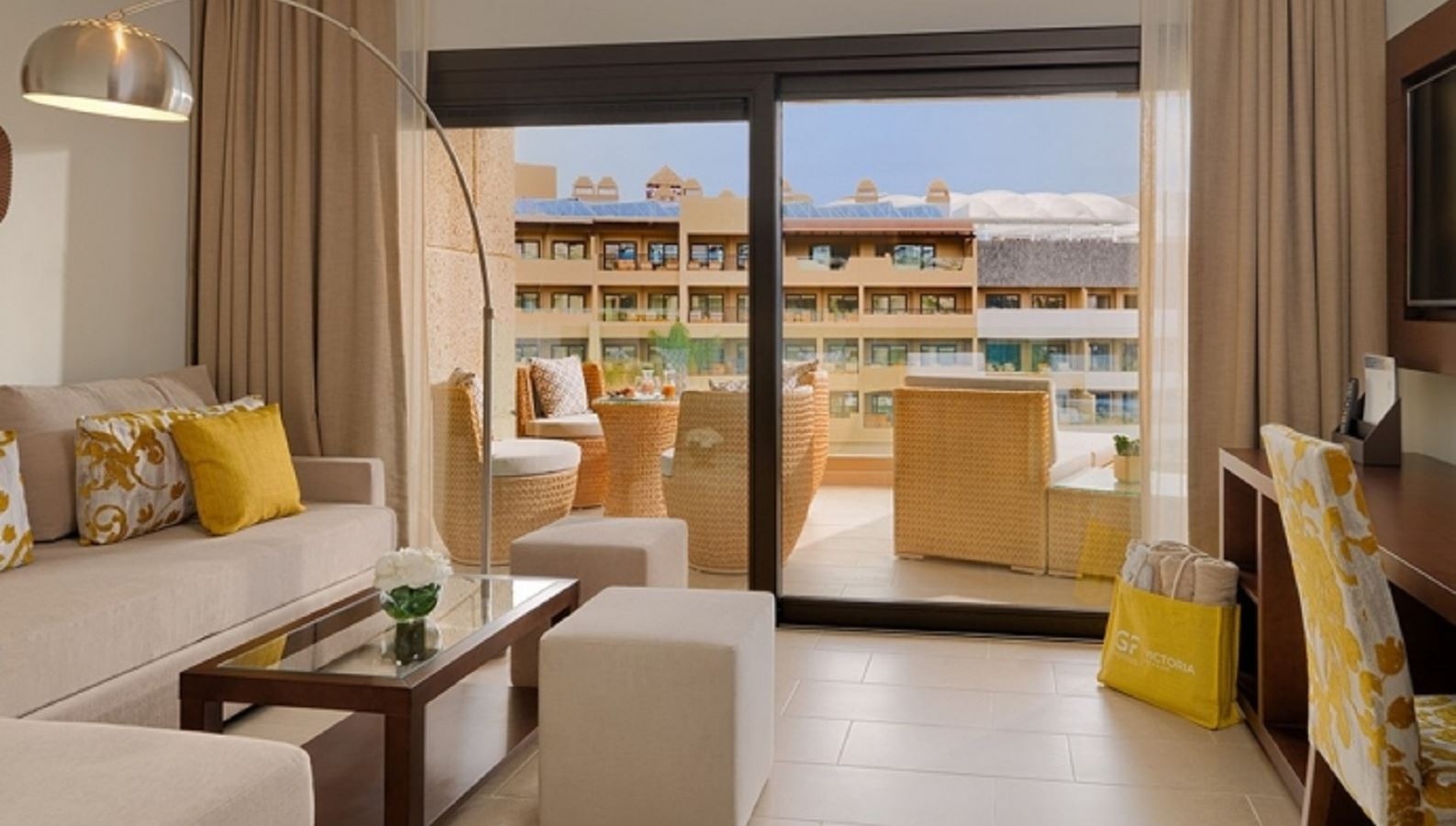 rooms-harmony-suite-balcony-or-terrace