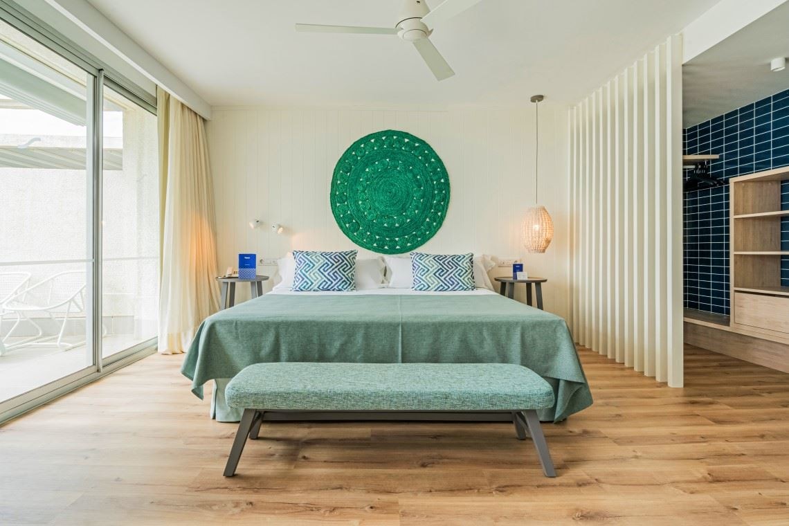 rooms-suite-mediterranean-lateral-sea-view-balcony-or-terrace