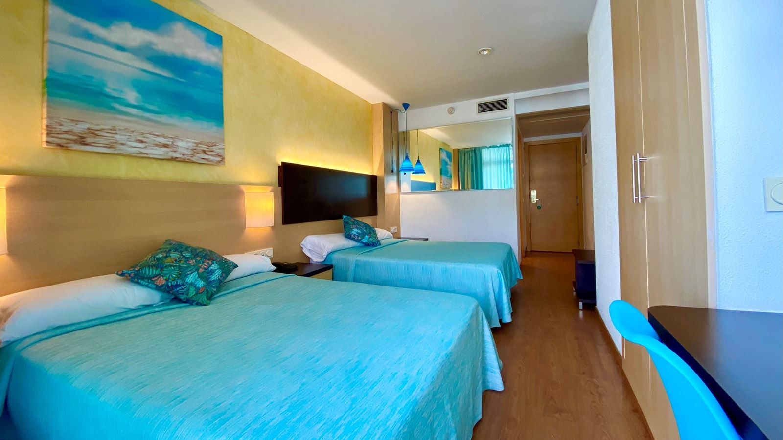 rooms-double-standard-confort-room-balcony-or-terrace