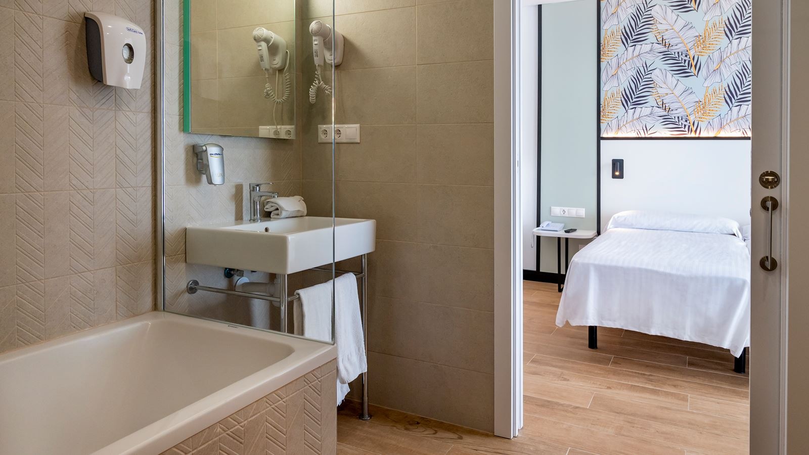 rooms-family-room-standard-balcony-or-terrace