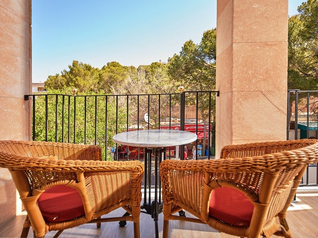 rooms-deluxe-balcony-or-terrace