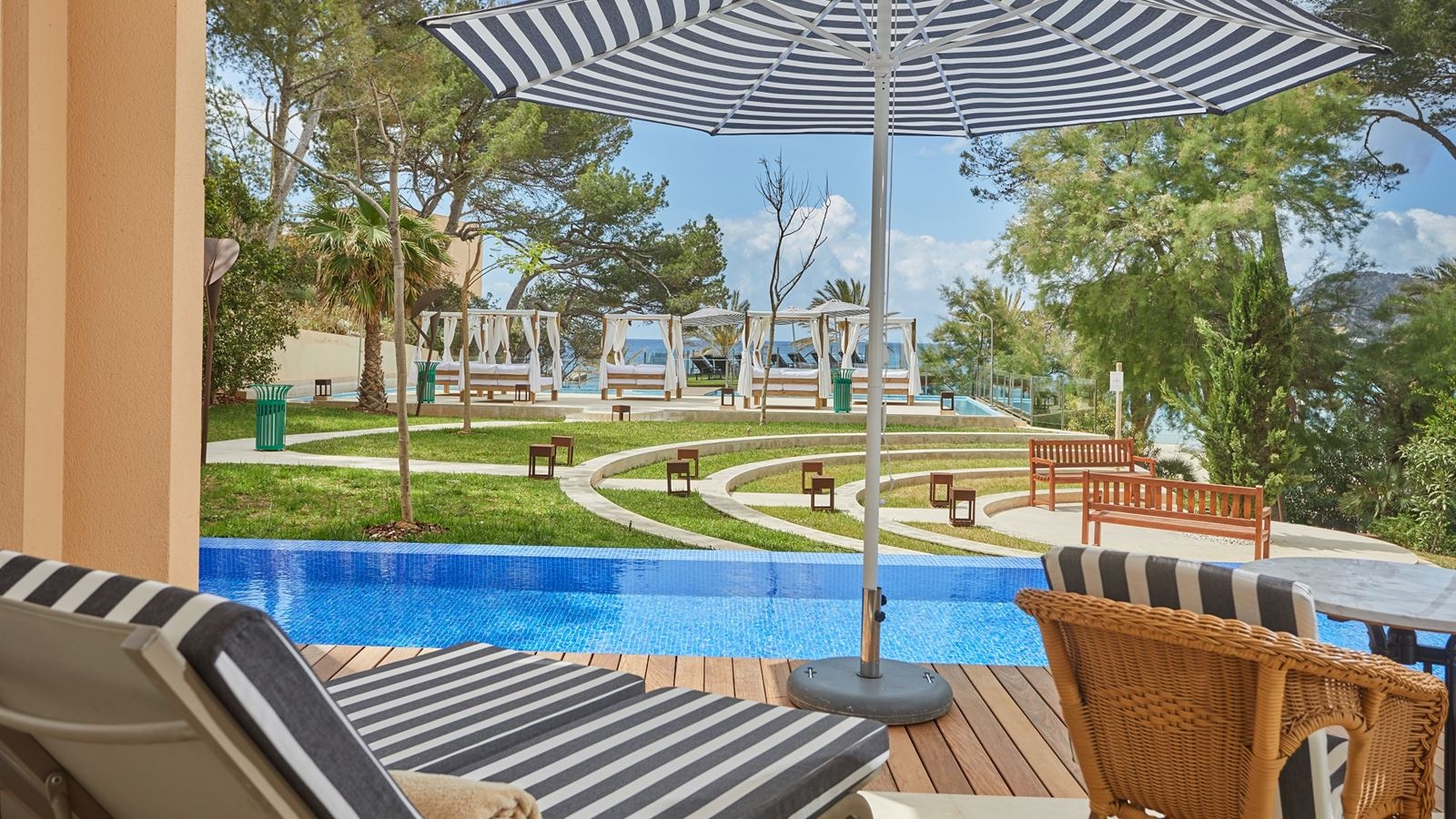 rooms-wim-up-partial-ocean-view-preffered-club