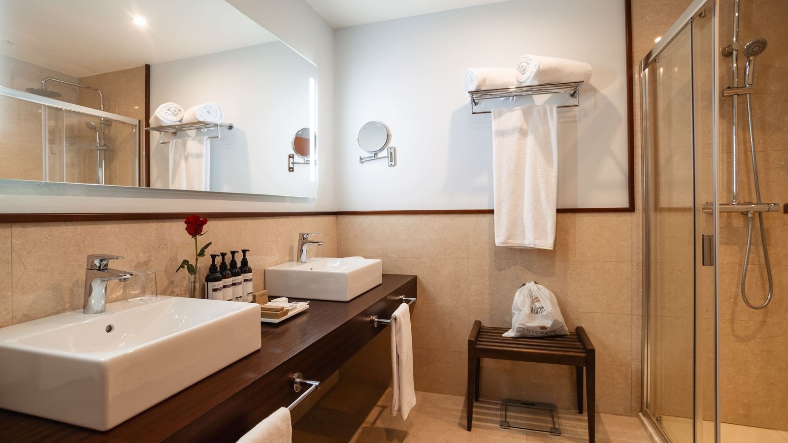 rooms-deluxe-sea-view-front-preffered-club