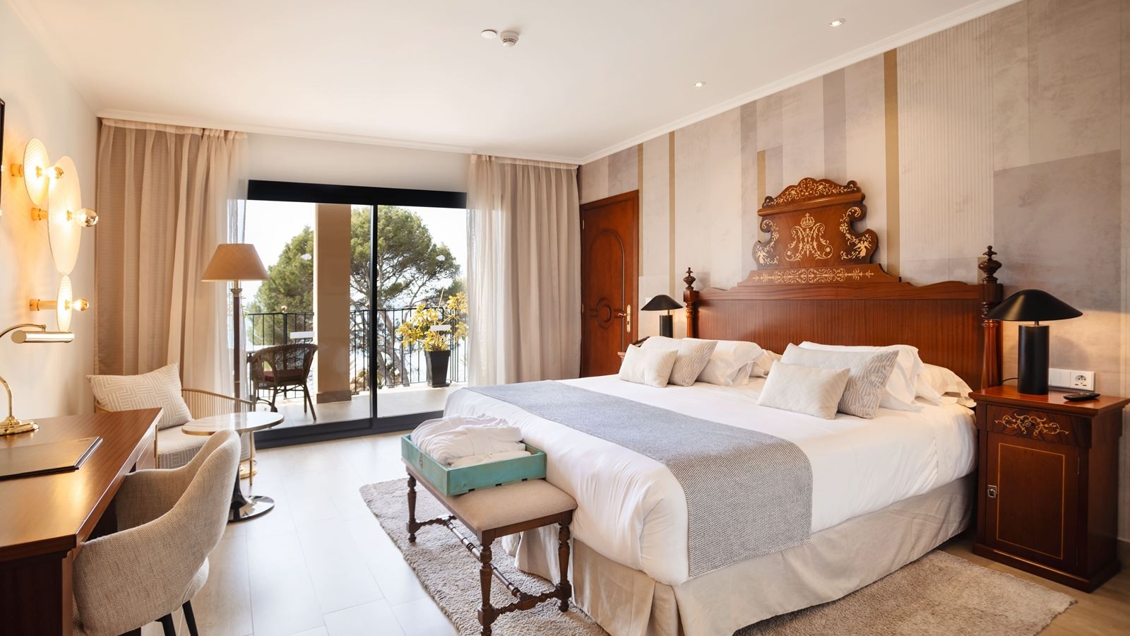 rooms-deluxe-sea-view-front-preffered-club