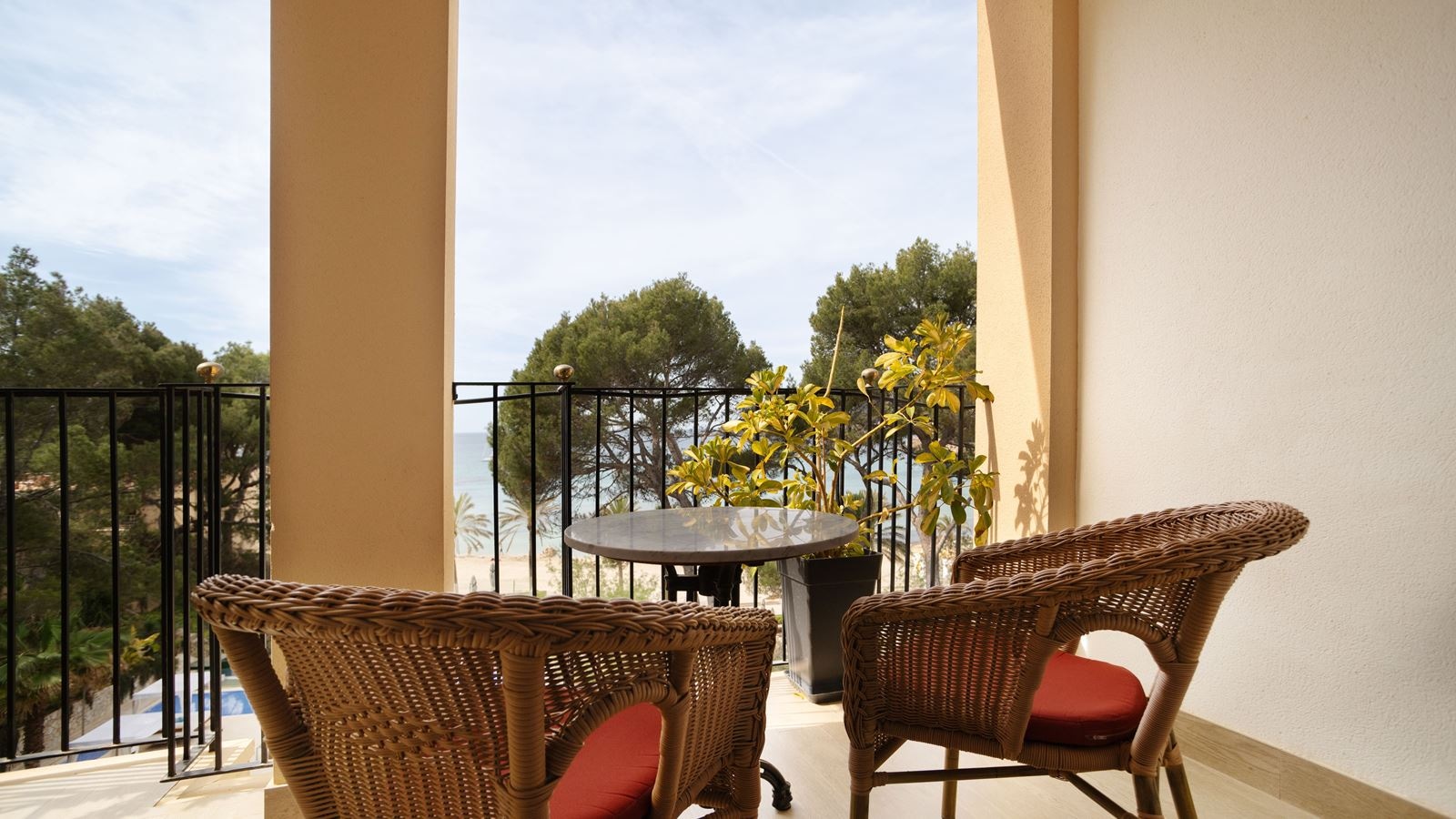 rooms-deluxe-sea-view-front-preffered-club