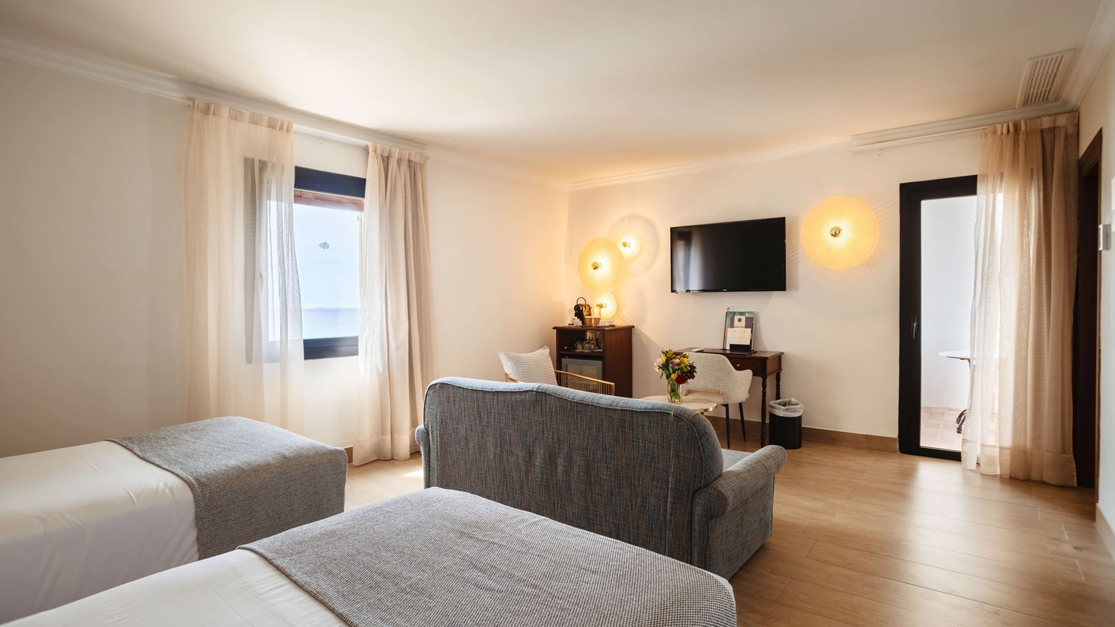 rooms-juior-suite-sea-view-front-preffered-club