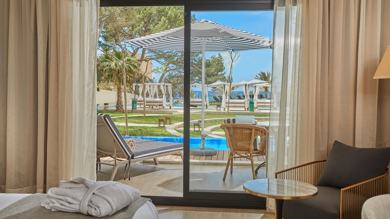 rooms-wim-up-partial-ocean-view-preffered-club