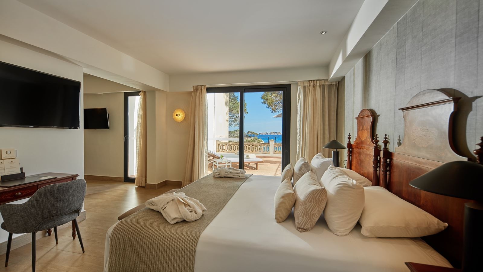 rooms-master-suite-sea-view-preffered-club