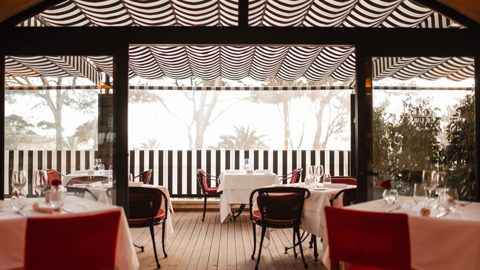 restaurants-world-café