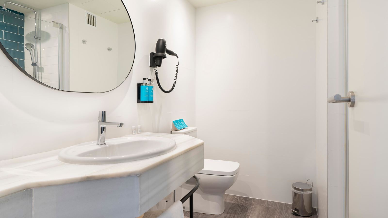 rooms-double-seafront-with-balcony