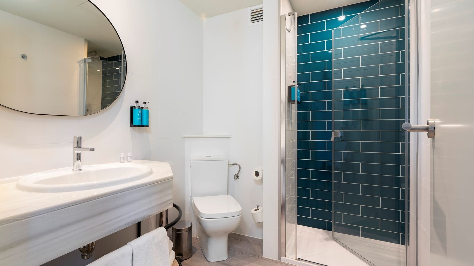 rooms-double-room-sea-side-view-with-balcony