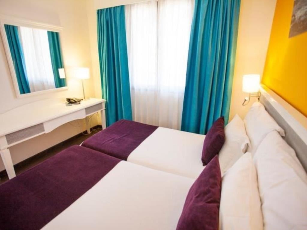 rooms-apartment-premium-1-bedroom-pool-view-high-floor