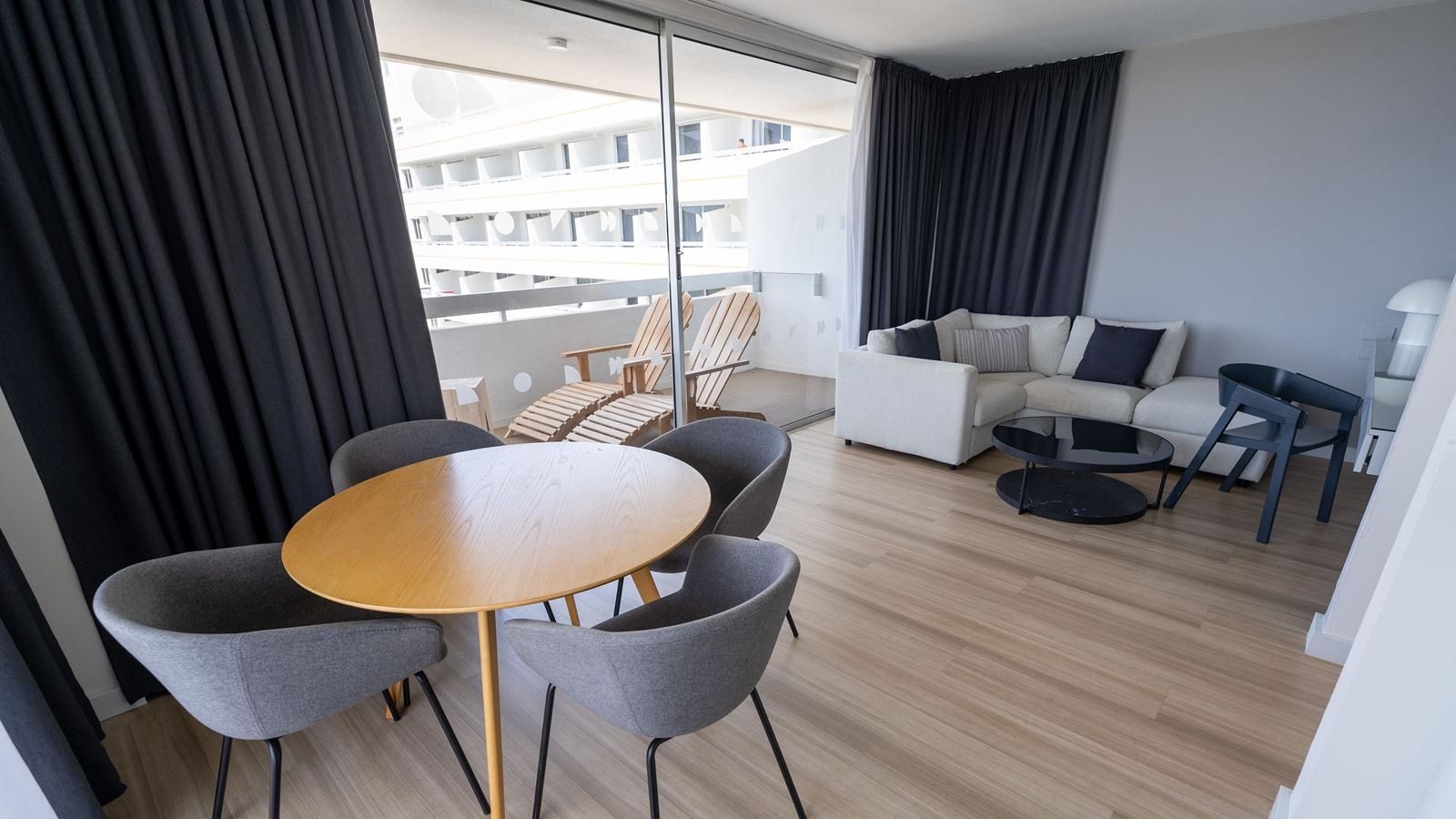 rooms-suite-pool-view-balcony-or-terrace