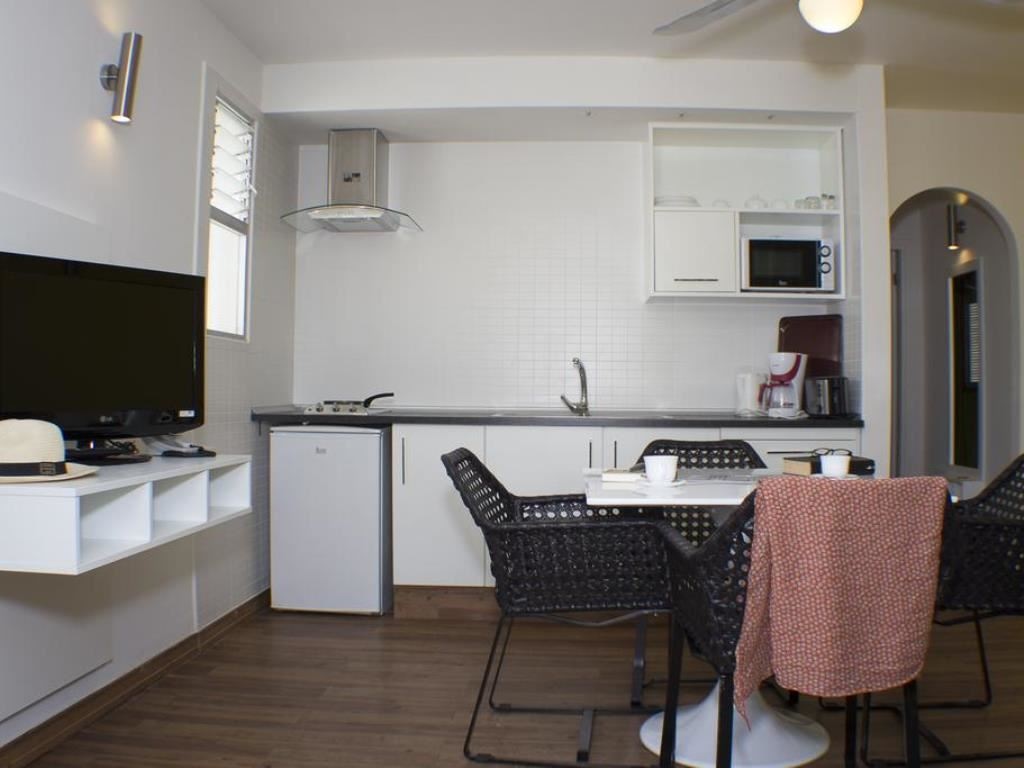 rooms-studio-pool-view