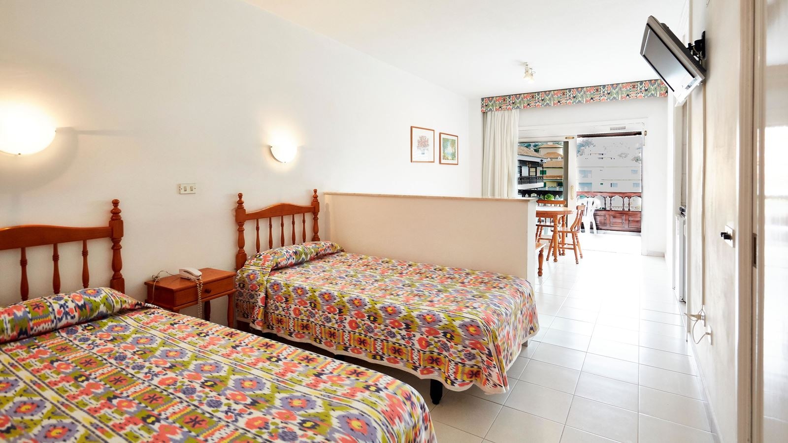 rooms-studio-garden-pool-view