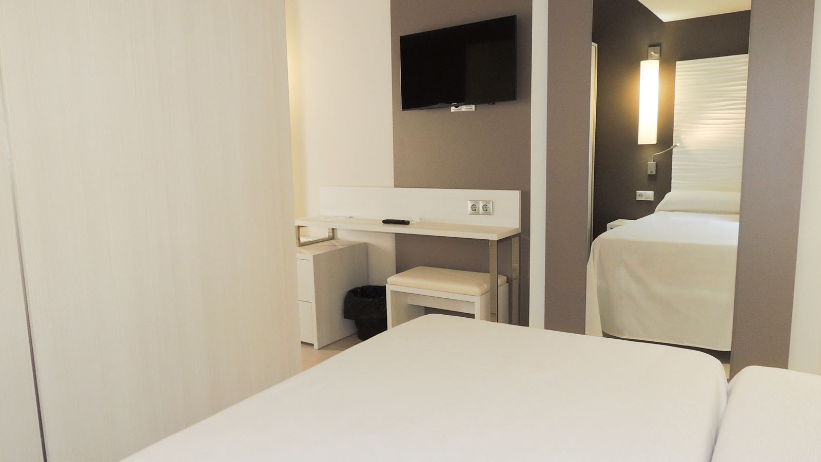 rooms-family-room-balcony-or-terrace