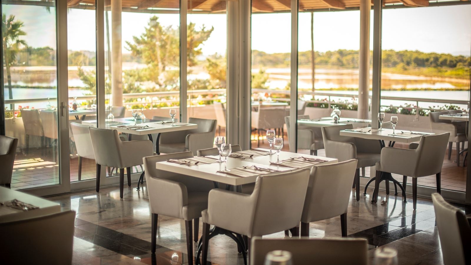 restaurants-restaurant