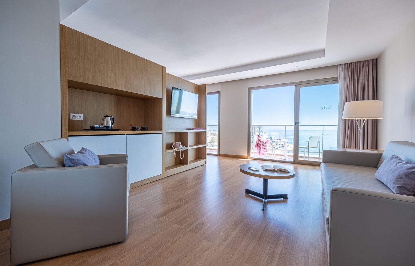 rooms-js--junior-suite