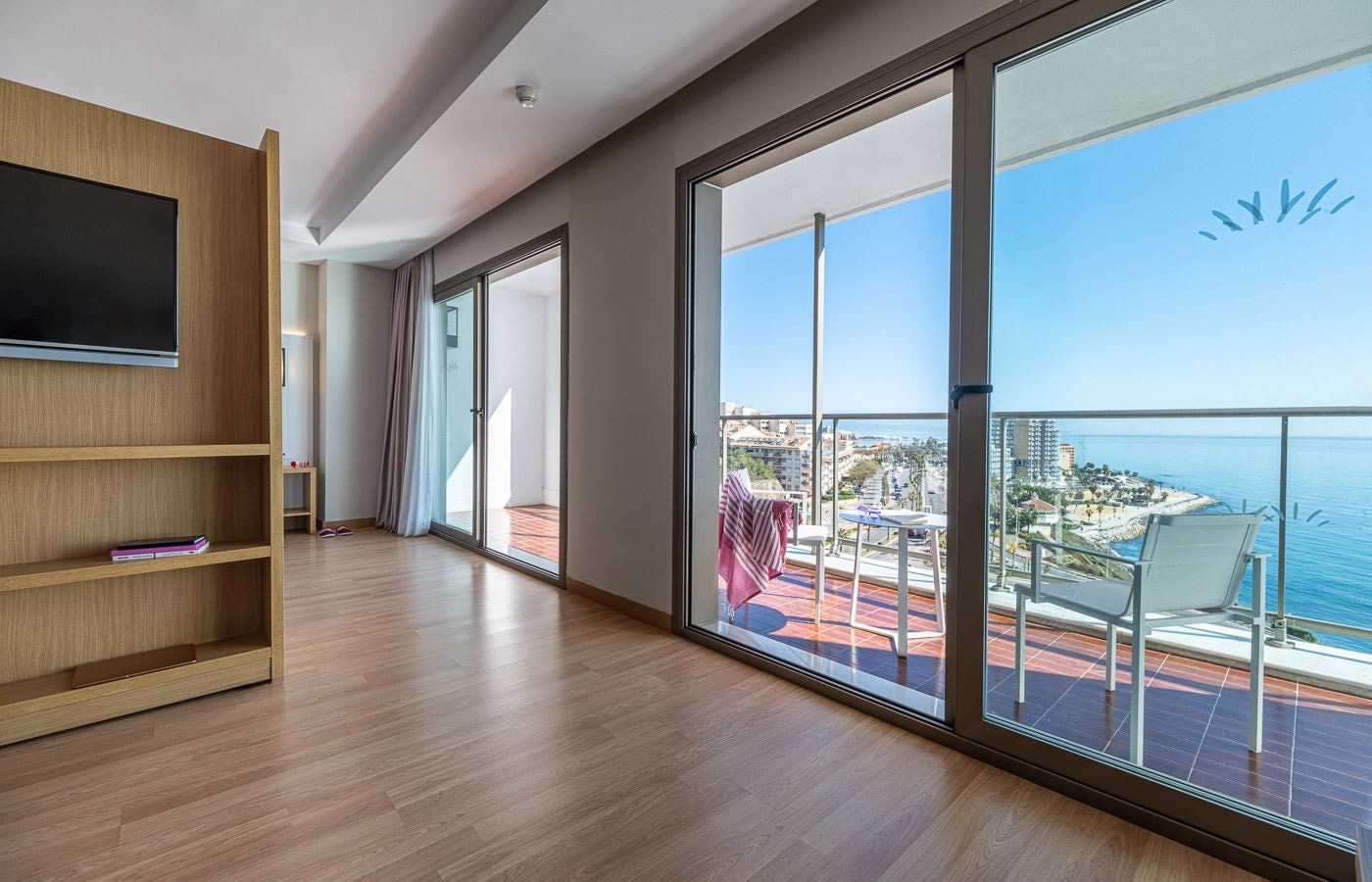 rooms-js--junior-suite