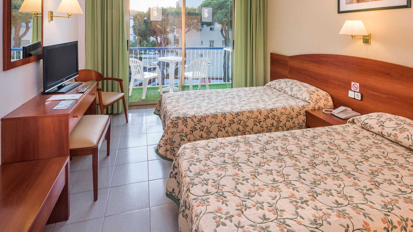 rooms-double-room-with-pool-view