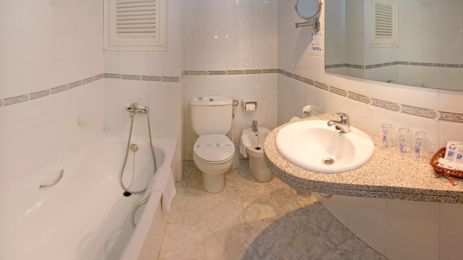 rooms-double-room-balcony