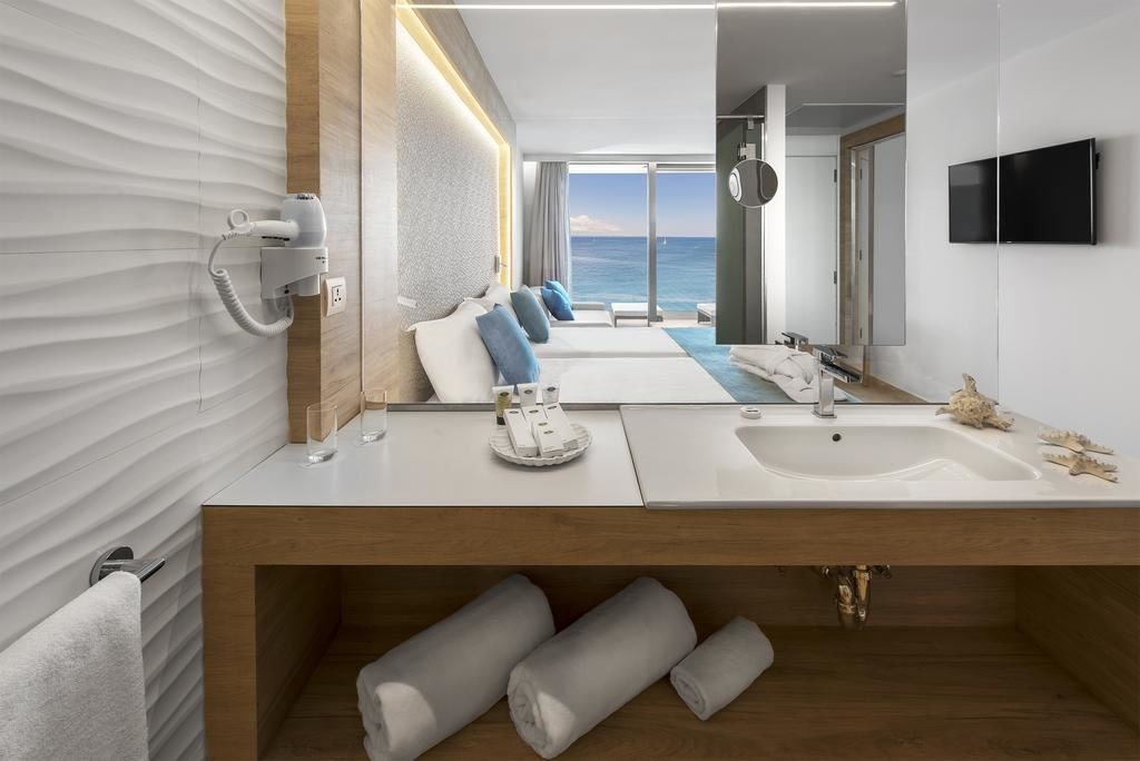 rooms-double-deluxe-artemisa-front-sea-view-terrace