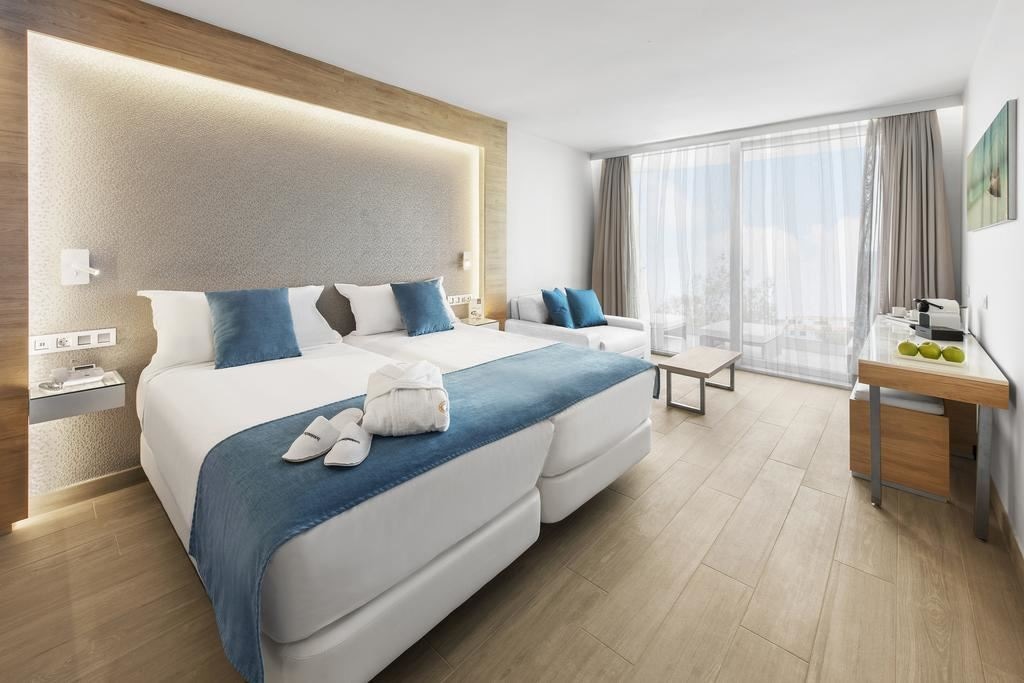 rooms-double-family-apolo-front-sea-view-terrace