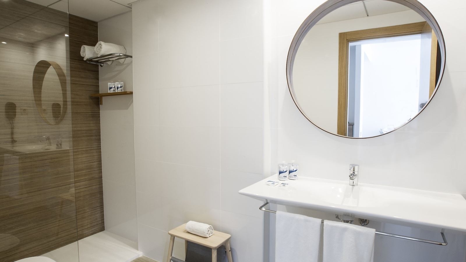 rooms-large-family-apartment-46-pax