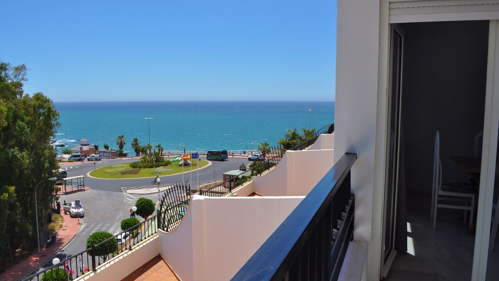rooms-al--1-bedroom-apartment-lateral-side-sea-view