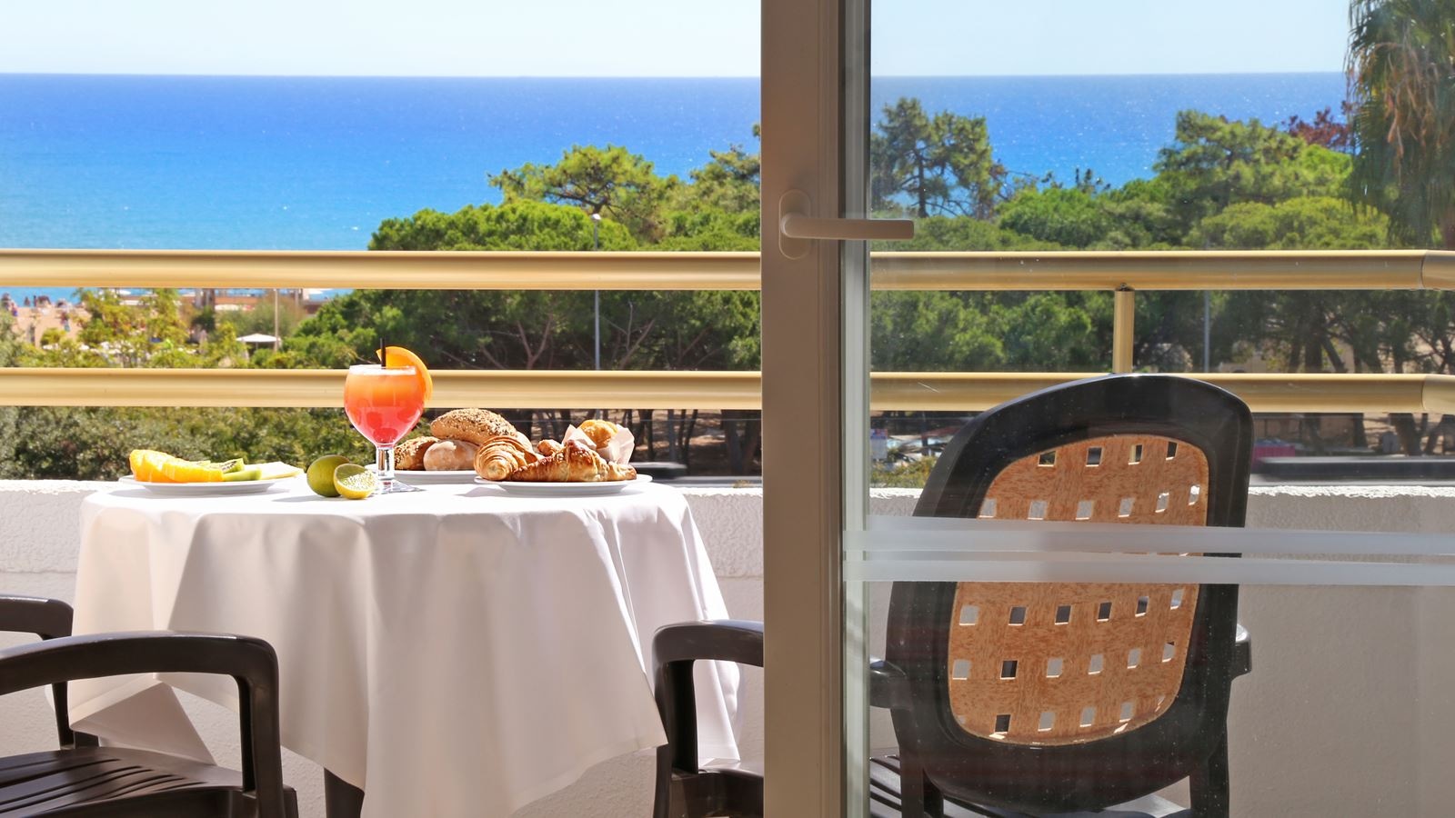 rooms-double-poolsea-view-balcony-or-terrace