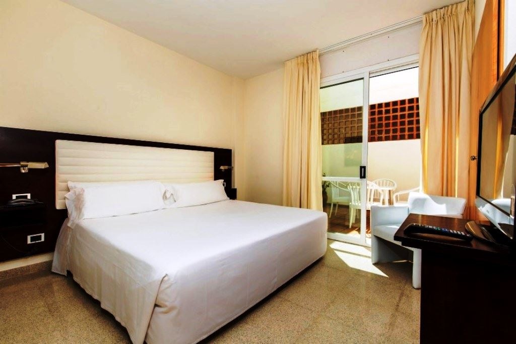 rooms-suite-garden-view-balcony-or-terrace