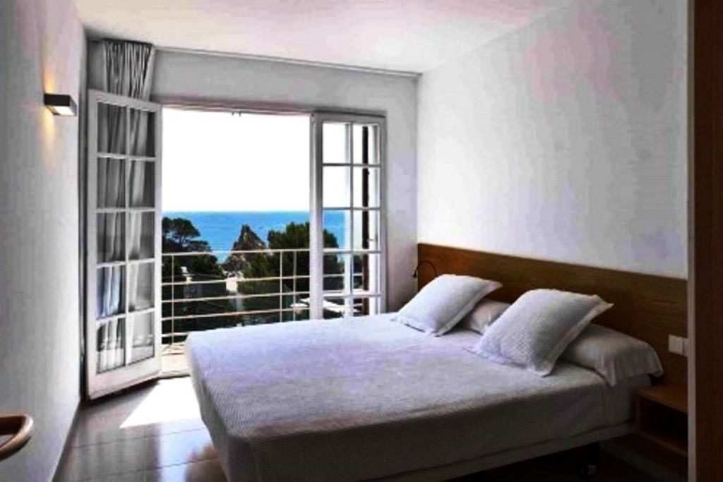 rooms-villa-balcony-or-terrace