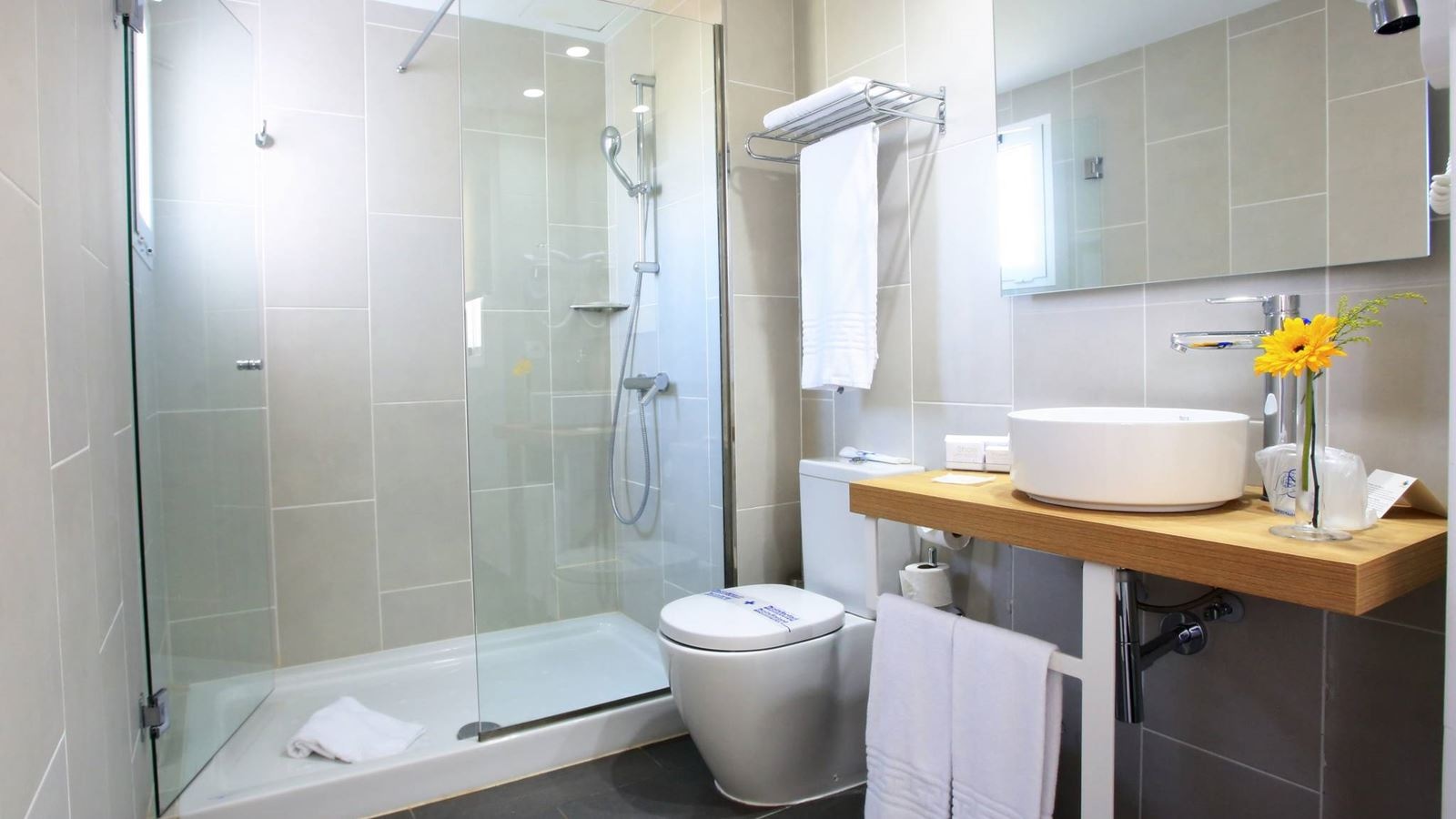 rooms-1-bedroom-suite-seaview-balcony