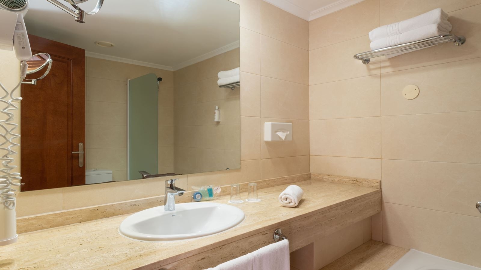 rooms-suite-balcony-or-terrace