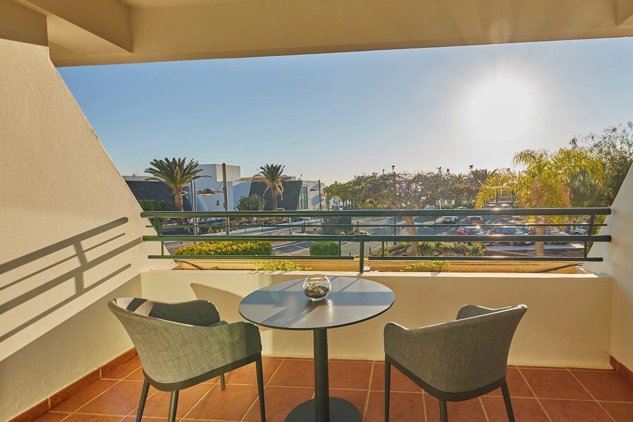 rooms-family-room--balcony-or-terrace