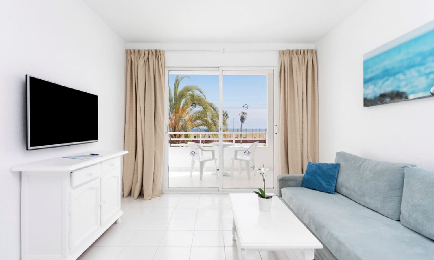 rooms-standard-room-pool-view-with-balcony